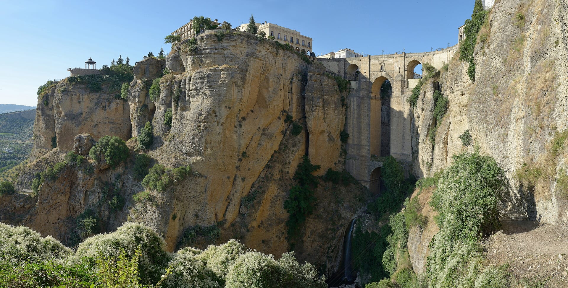 Puente Nuevo bridge spanning El Tajo gorge in Ronda